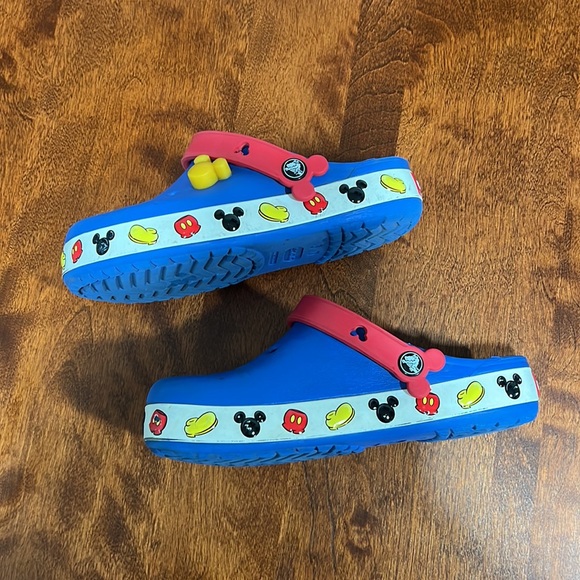 Mickey Mouse Crocs Size 3 - Picture 4 of 6